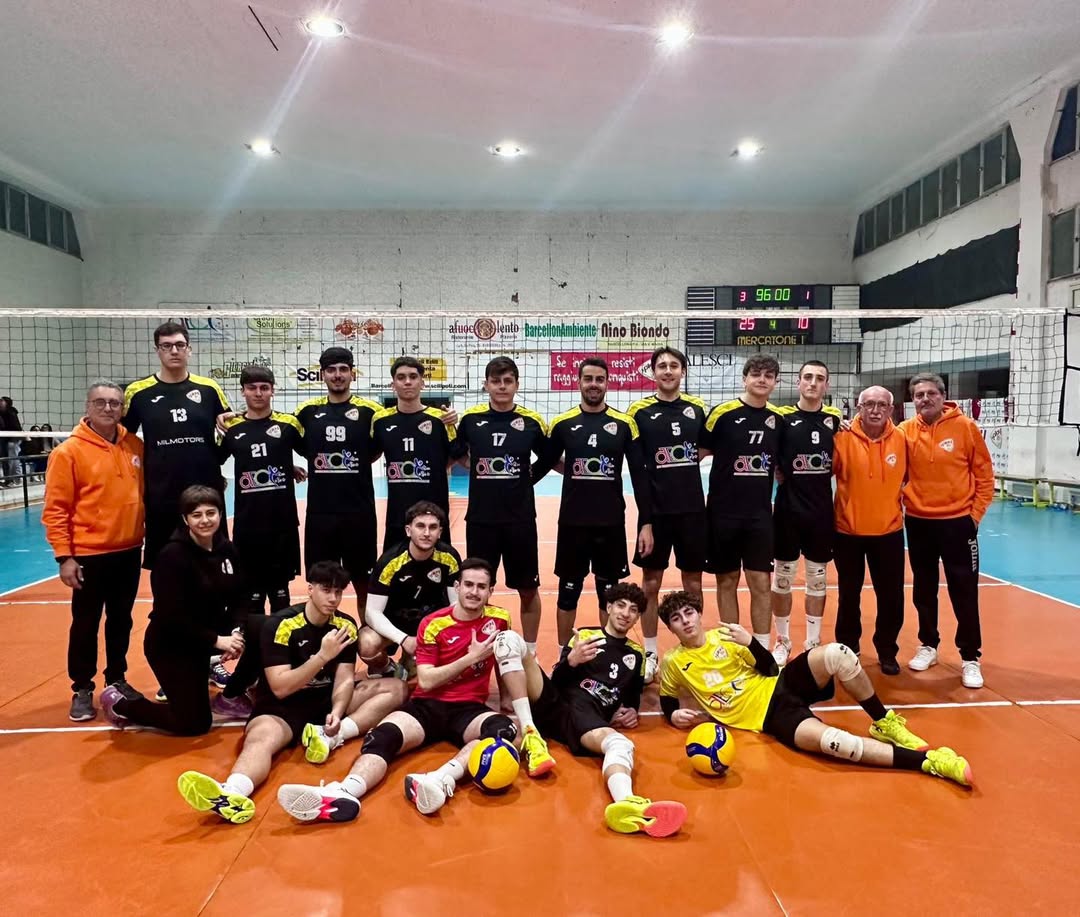 Serie C maschile Play Volley in palestra dopo la gara con Monreale, stagione 2025/26. Foto di gruppo dal post ufficiale del 29 marzo 2026.